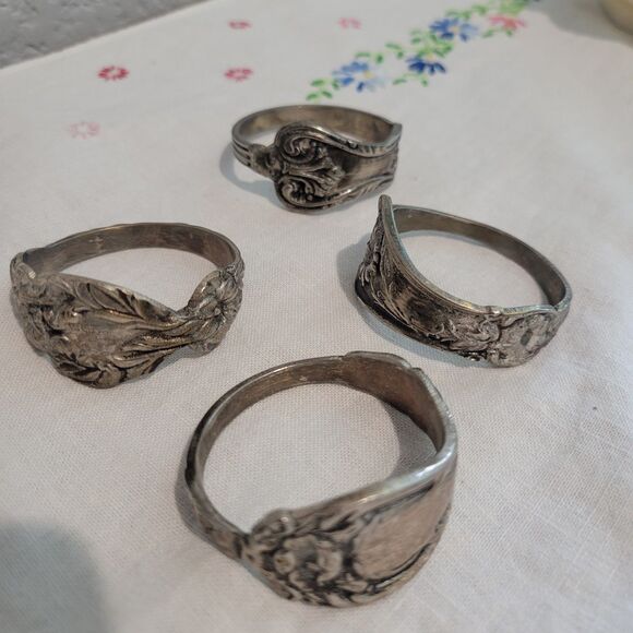 ANTIQUE Set of 4 Silver Plate Filigree Napkin Rings No Monogram Victorian Romanc - Picture 6 of 9